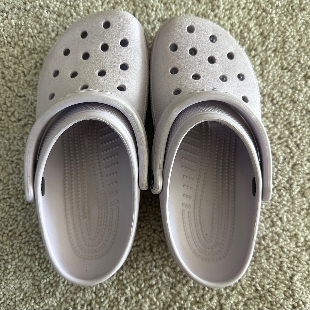 CROCS— Purple crocs - Picture 5 of 6
